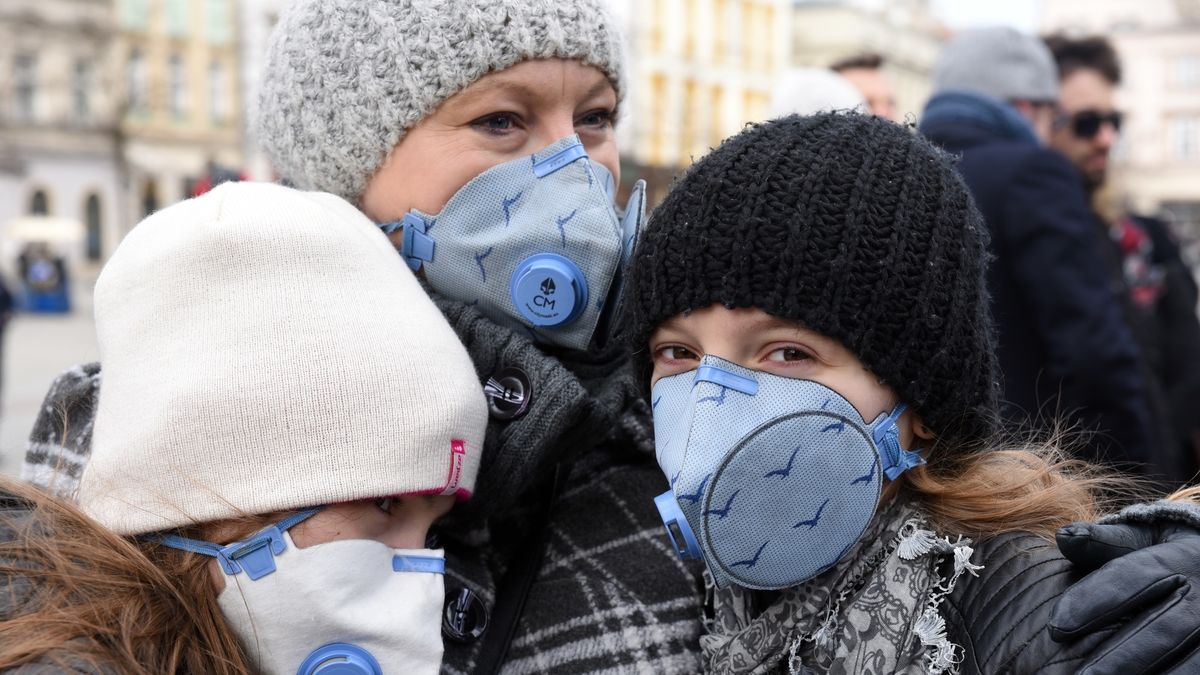 Nie wychodzić z domów, nie wietrzyć. Smog wystąpił dziś w całej Polsce.