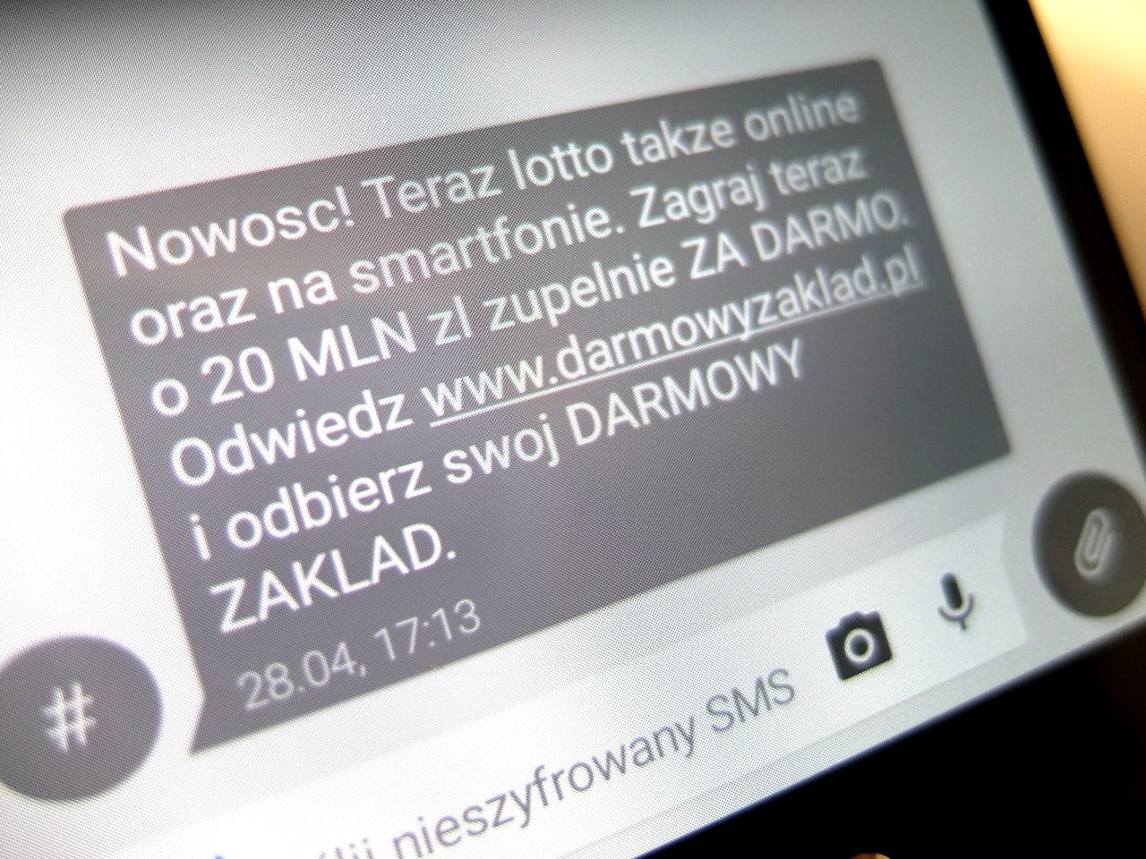 Dałeś się nabrać na konkurs SMS-owy albo oszustwo na Facebooku? Oto, jak możesz się teraz bronić