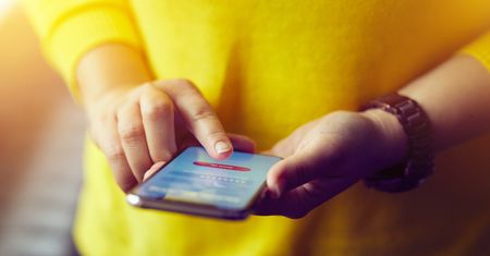 Alior Bank ostrzega. Oszustwo na SMS wciąż groźne