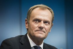 Donald Tusk zajada się słodkościami. Zobacz minę szefa Rady Europejskiej