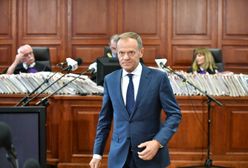 Sondaż: PiS boi się powrotu Tuska i szuka na niego haków