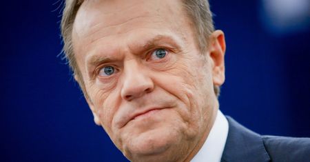 Donald Tusk przyłapany na poczcie. W sieci komentarze