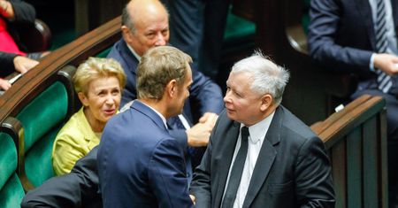 Polacy: realna przeciwwaga dla Jarosława Kaczyńskiego to Donald Tusk