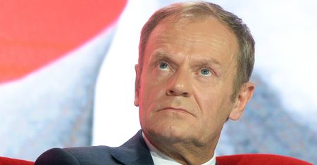 Sondaż: Kaczyński vs. Tusk. Prezes PiS przegrywa z kretesem