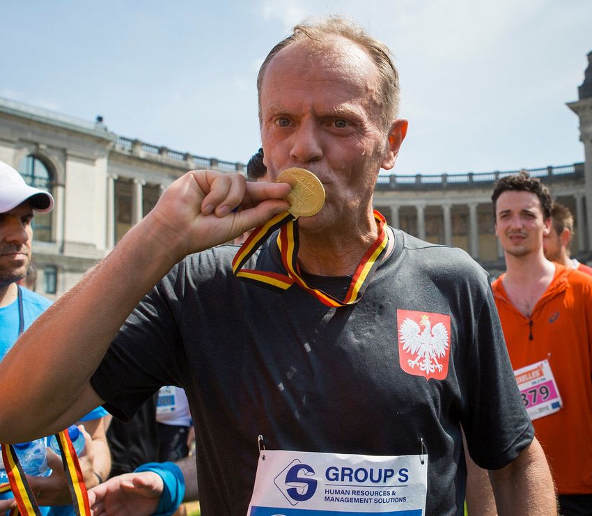 Donald Tusk o "bratobójczej walce" i "wstydzie" Kaczyńskiego. Były premier znów kopie w klatkę