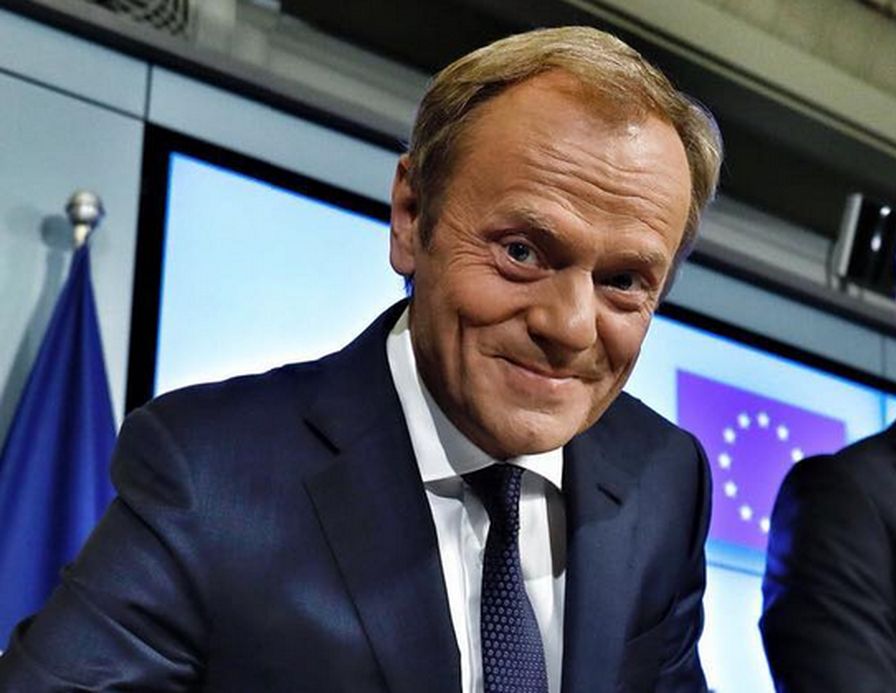 Nobel dla Olgi Tokarczuk. Donald Tusk gratuluje i wbija szpilę