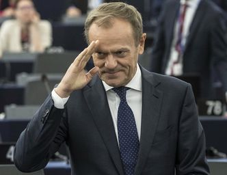 Donald Tusk nadzieją Brytyjczyków. "Jesteśmy o wiele bezpieczniejsi w Twoich rękach"