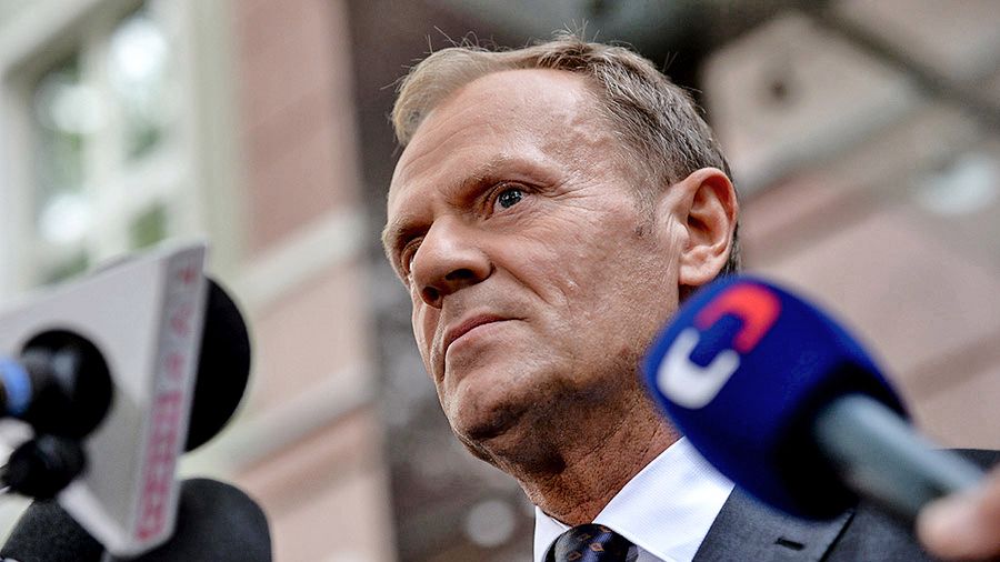 Pod postem Donalda Tuska pojawiły się setki komentarzy. Znalezienie tych pozytywnych wymaga jednak poświęcenia więcej czasu.