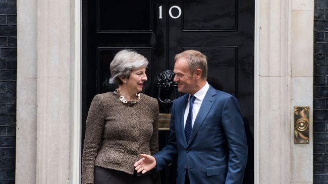 Tusk spotkał się z szefową brytyjskiego rządu na Downing Street