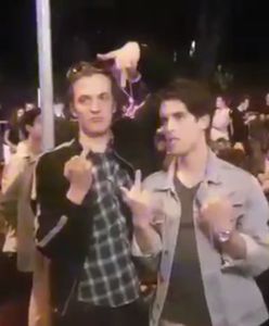 TVP przeprasza i zawiesza pracowników. Pokazywali obraźliwe gesty na proteście opozycji