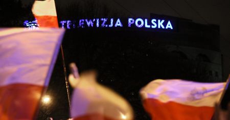 TVP tłumaczy się z zarzutów o kryptoreklamę w "Wiadomościach"