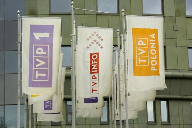 Petru atakuje TVP: często fałszują informacje 