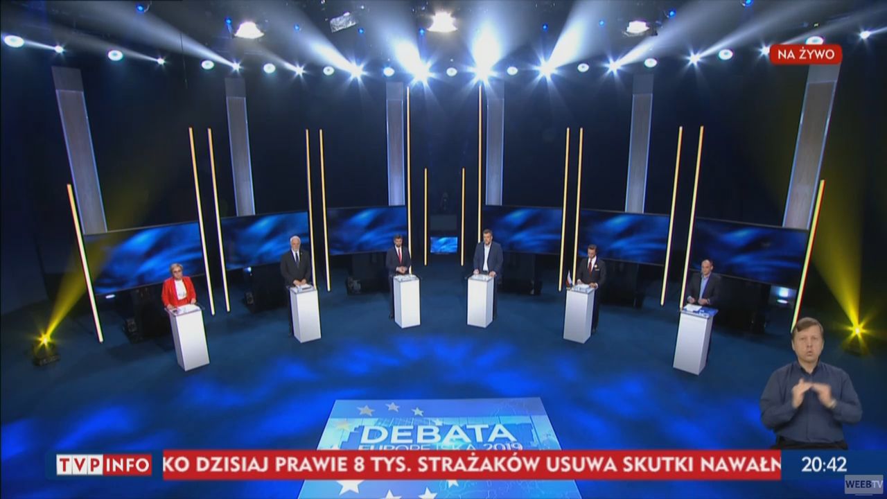 Jadwiga Wiśniewska na debacie wyborczej. Wyróżniła się swoim strojem
