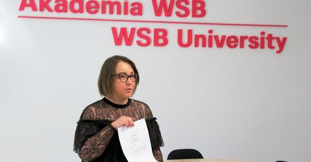 Zamknięte uczelnie. Student Akademii WSB obronił pracę magisterską online