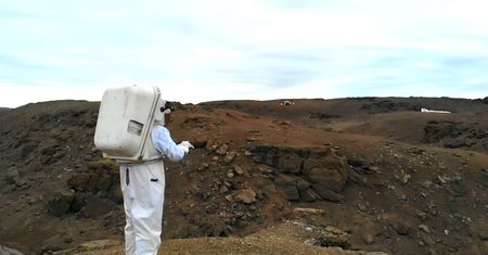 NASA: inteligentne rękawice pomogą kontrolować drony na Księżycu i Marsie [Zobacz wideo]