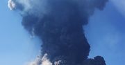 Stromboli. Pióropusz dymu osiągnął wysokość 2 km [Zobacz wideo]