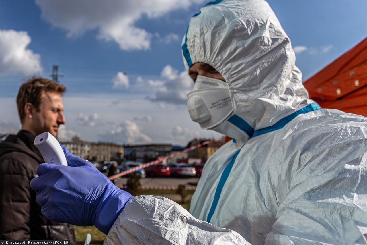 Utrata węchu i smaku może świadczyć o koronawirusie. Naukowcy zwracają uwagę na kolejne objawy COVID-19