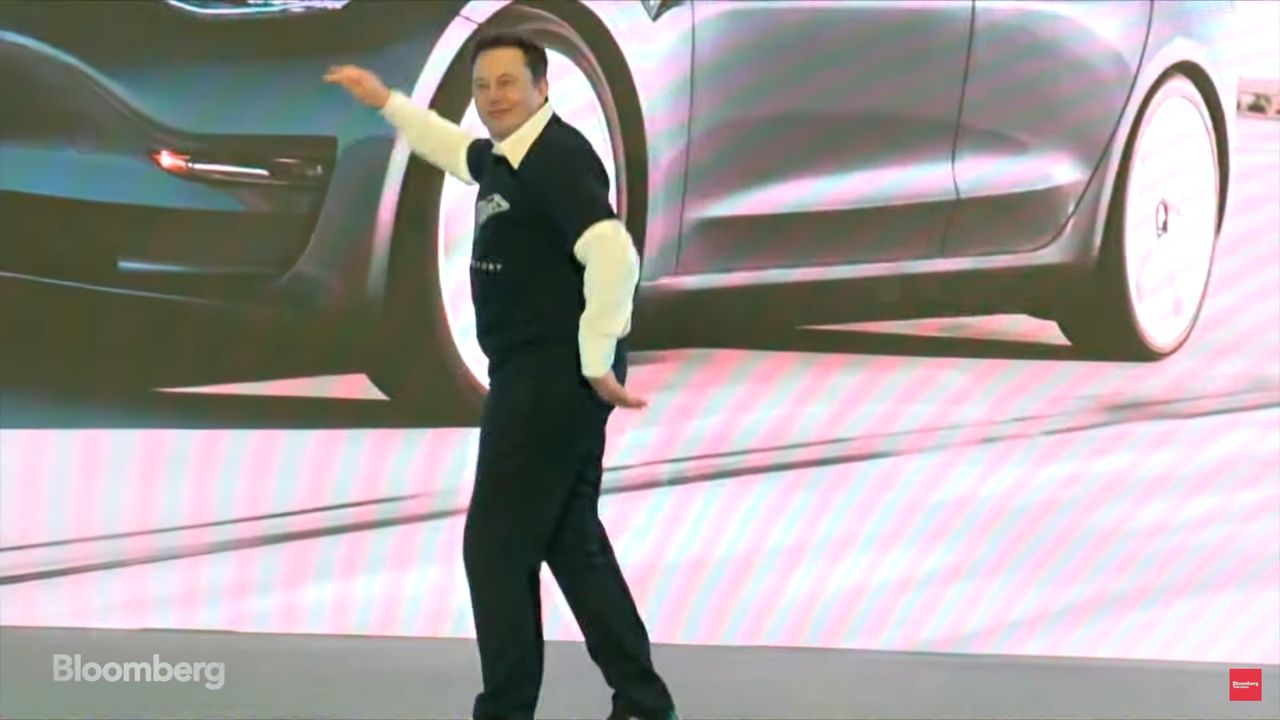 Elon Musk szaleje na scenie. Pokazał, że ma wszystko oprócz… poczucia rytmu [Zobacz wideo]