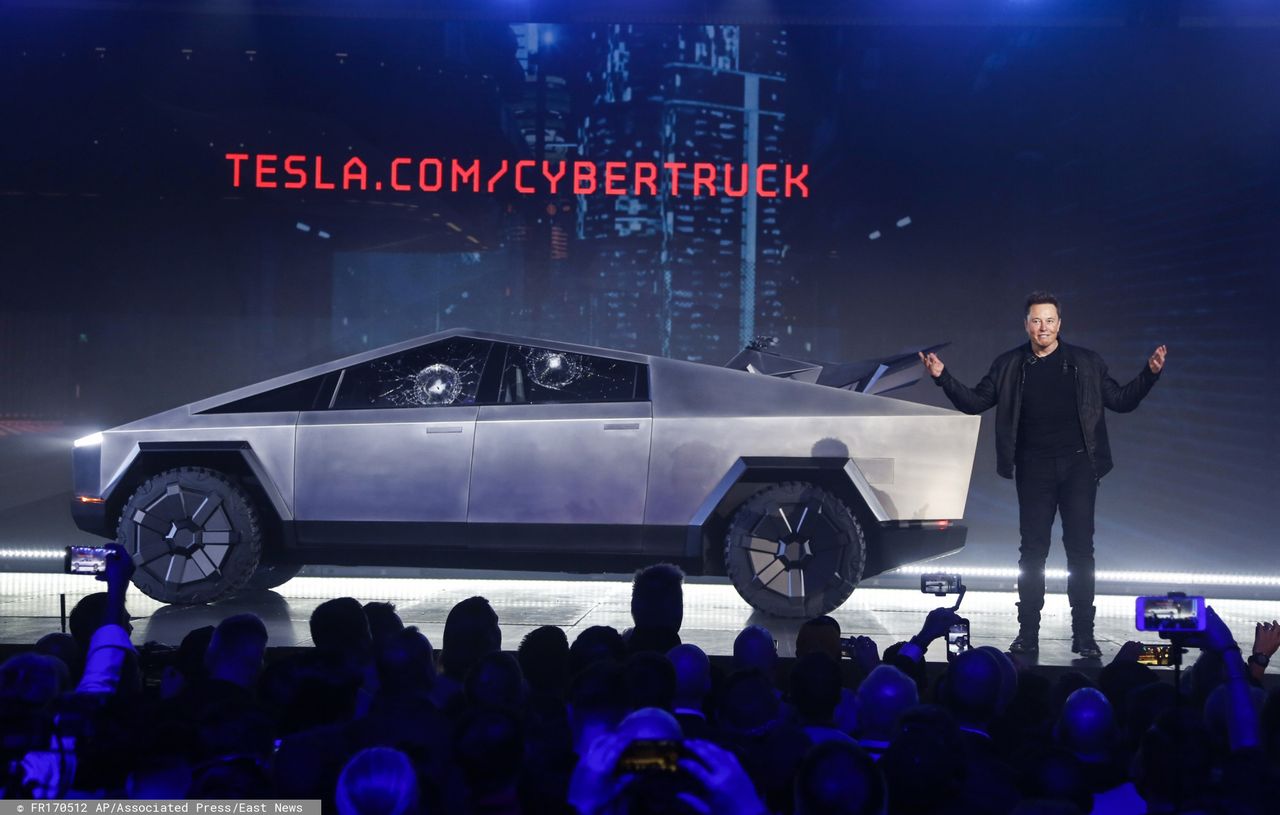 Tesla: Elon Musk chwali się, że ma ponad 250 tys. zamówień na Cybertruck