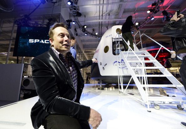 Elon Musk odkrywa kolejne tajemnice SpaceX. Tym razem pokazuje wnętrze prototypu Starship [Wideo]