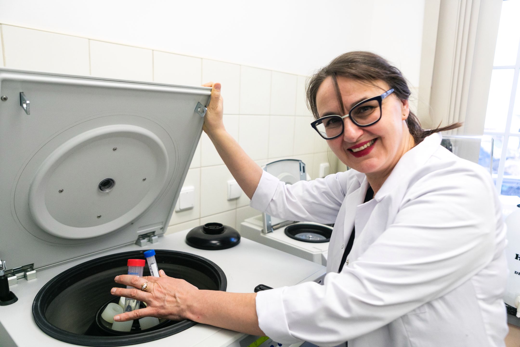 Prof. Ewa Stachowska w trakcie pracy.