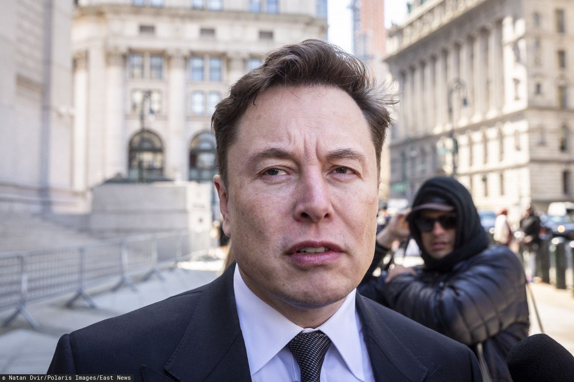 Elon Musk nie zamknie fabryki Tesli z powodu koronawirusa.