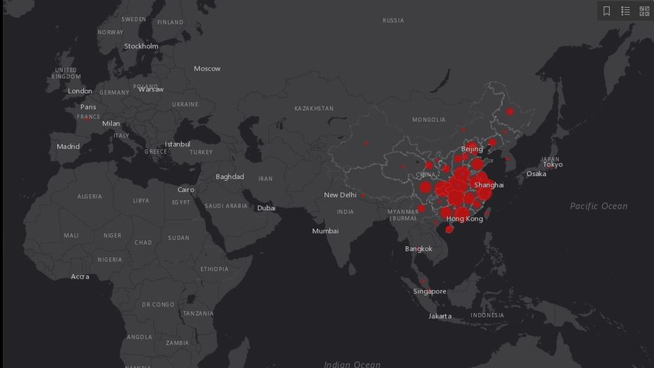 Mapa przedstawia aktualną liczbę zarażonych i ofiar śmiertelnych.