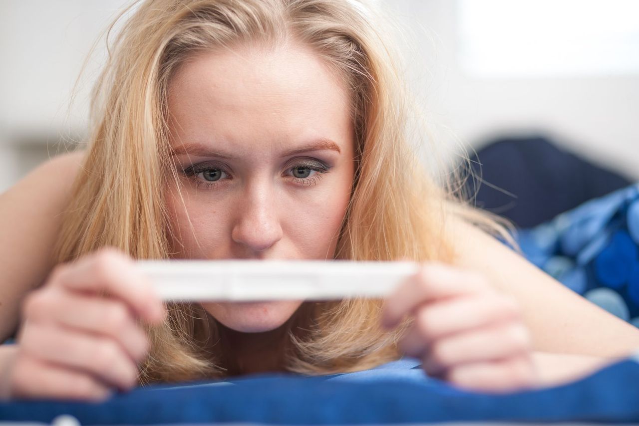 Termin miesiączki za kilka dni, a ty już kupujesz test ciążowy? Oto czemu nie powinnaś tego robić
