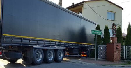 Prądzew. Manewr kierowcy tira uratował życie rowerzystkom