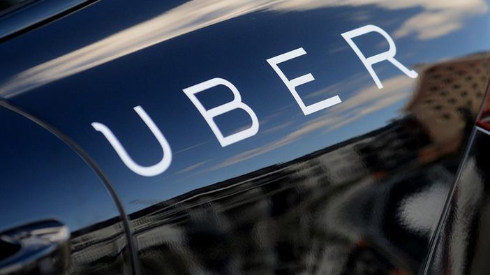Fundacja nadzorowana przez resort infrastruktury zatrudnia kierowców Ubera. Formalnie są wolontariuszami 