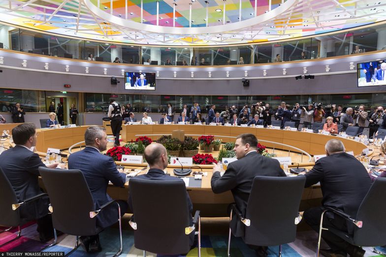 Przywódcy państw UE rozpoczęli spotkanie około 19. Już po 25 minutach zakończyło się ono fiaskiem. Zgody co do budżetu nie ma