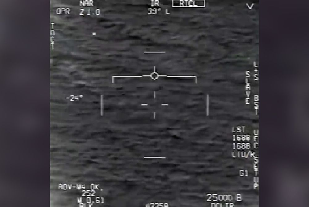 "Co to k... jest?" Zaszokowani piloci myśliwca F18 komentują UFO