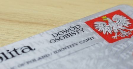 Ferie 2020. UODO ostrzega: "Nie zostawiaj dowodu pod zastaw"