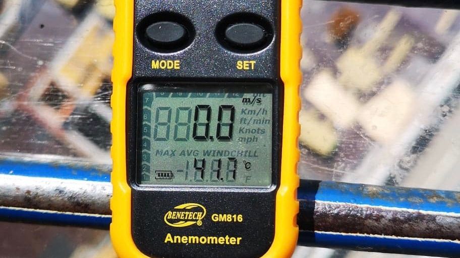 Kabina żurawia to gorąca pułapka w upalny słoneczny dzień. Nierzadko temperatura przekracza 40 stopni. 