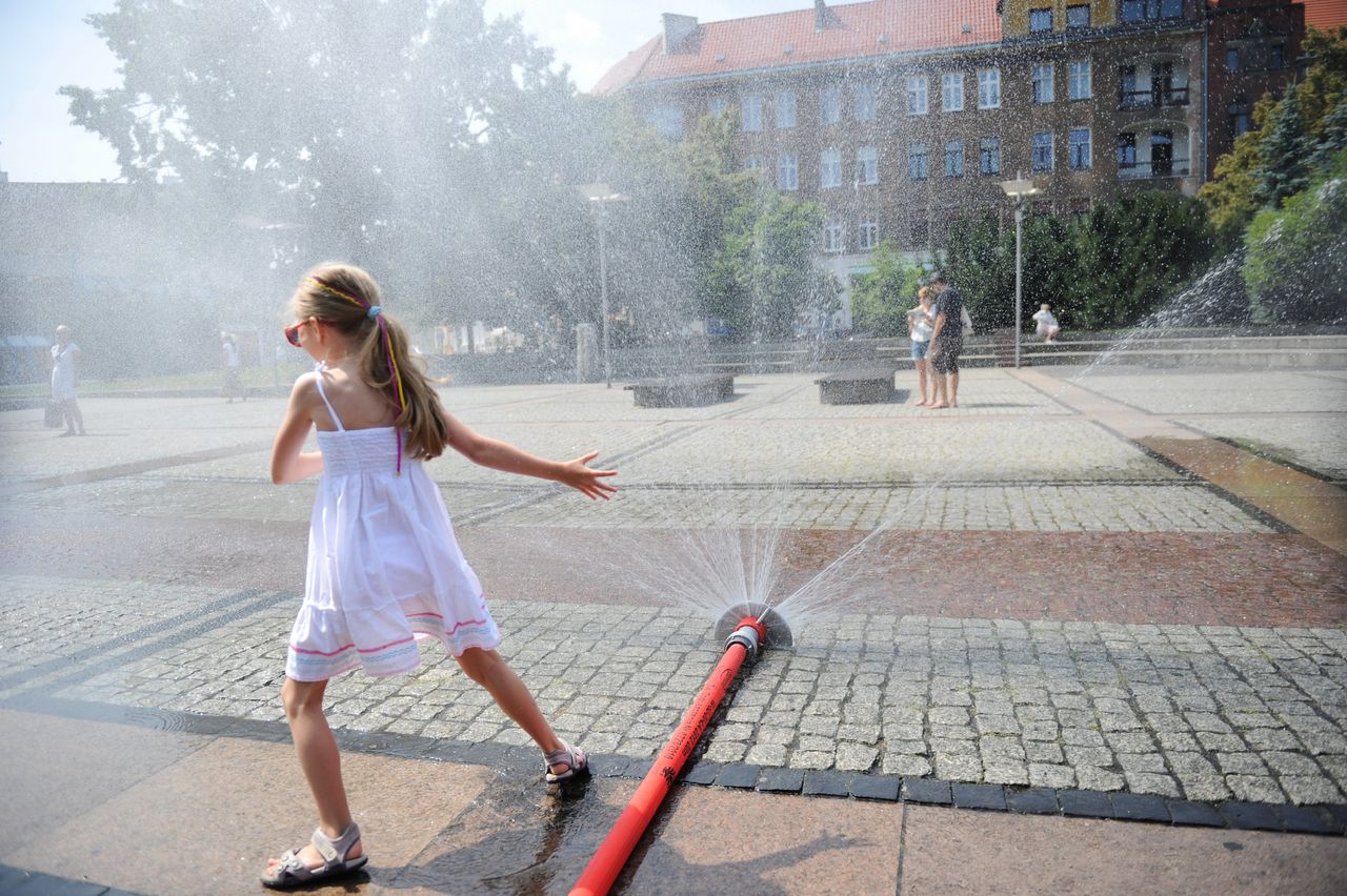 Szkoły reagują na upał. Rodzice mają problem