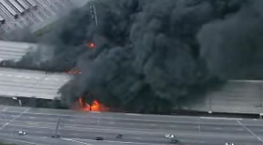 W Atlancie, w wyniku pożaru, zawalił się odcinek autostrady