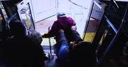 USA. Kobieta wypchnęła staruszka z autobusu. Mężczyzna nie żyje