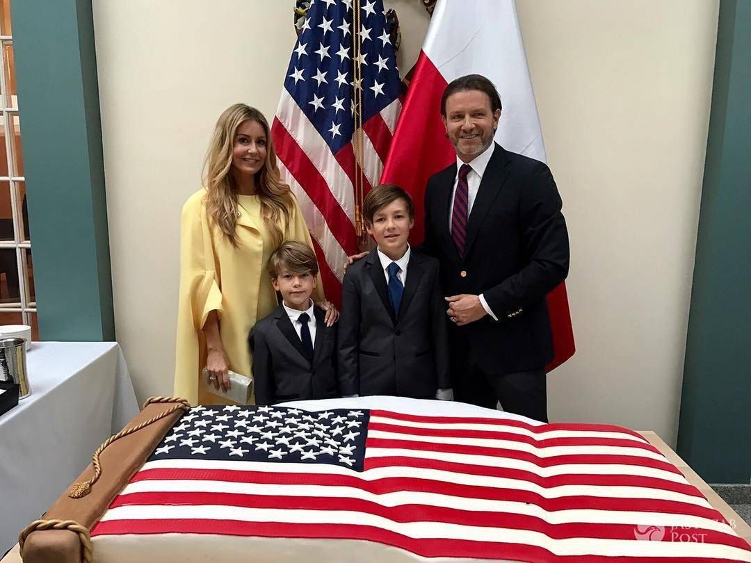 Małgorzata Rozenek z rodziną świetuje Dzień Niepodległosci w Ambasadzie Amerykańskiej w Warszawie