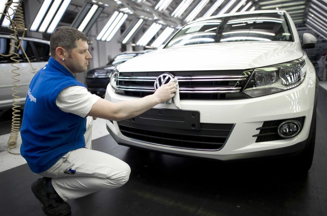 Koronawirus uderza w branżę motoryzacyjną. Zapaść na rynku w Chinach