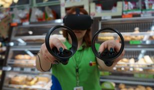 Biedronka wprowadza nową technologię. Pracownicy w goglach uczą się wypiekać bułki