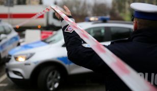 Podwójny wypadek. Ford uderzył w stojący radiowóz