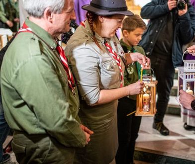 Betlejemskie Światło Pokoju w Polsce. Odebrało je 4 tys. harcerzy