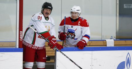 Władimir Putin i Aleksandr Łukaszenka negocjowali. W przerwie poszli grać w hokeja