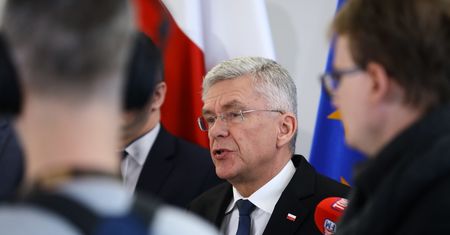 Stanisław Karczewski wrzucił zdjęcie ze szpitala. "Po tym wszystkim kwarantanna"