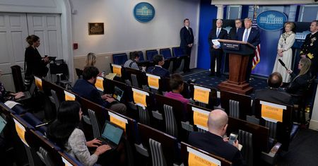 Donald Trump o koronawirusie: "Kryzys wkrótce się zakończy. Te leki mogą być skuteczne"
