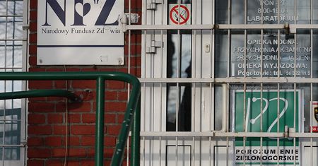 Koronawirus w Polsce. NFZ wprowadza porady przez telefon. Nowe opcje ws. L4