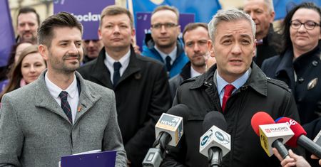 Roman Giertych uderza w Roberta Biedronia. Jest odpowiedź. "Żałosny upadek"