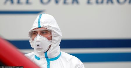 Koronawirus. Niepokojące informacje z Europy, pocieszające z Chin