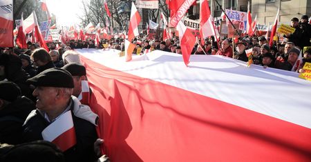 Tłumy na ulicach Warszawy. "Obrońmy naszą suwerenność"