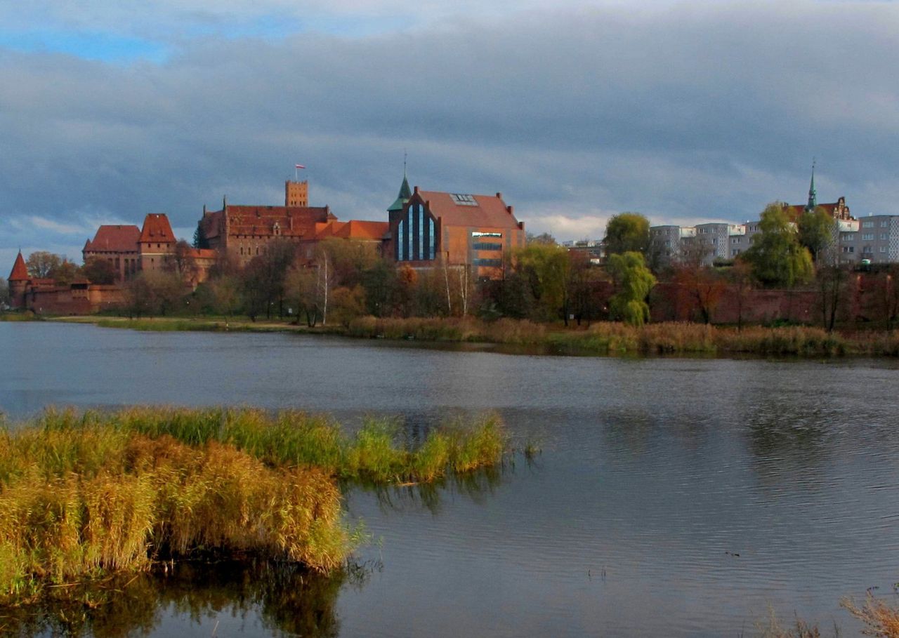 Malbork. Mężczyzna utknął w rzece. Gdy go wyciągnęli, miał 28 stopni